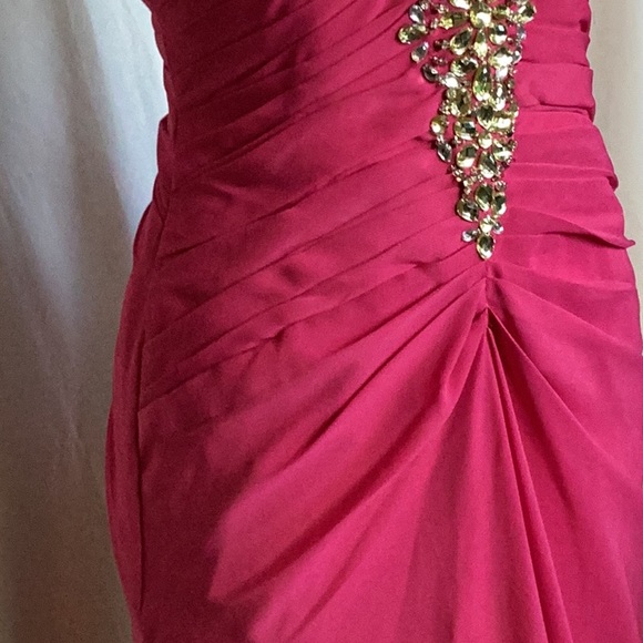 JJs House Fabulous bright  pink gown with Rhinestones size 2/4 - Like New - Picture 3 of 9